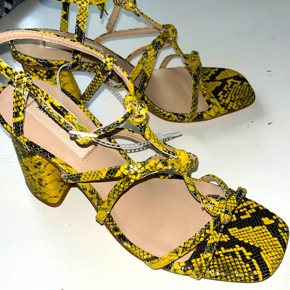 NWOB Antonio Melani Bayslie Snake Print Sandals